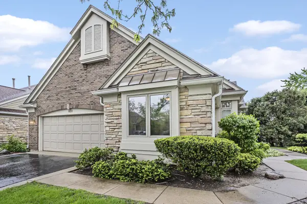 888 Fountain View DR, Deerfield, IL 60015