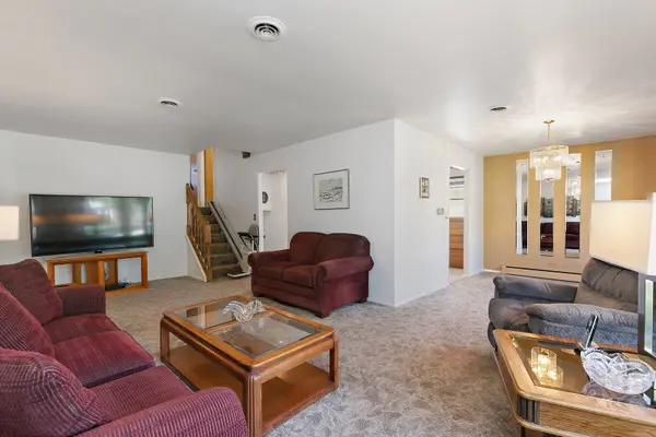 1825 W Pheasant TRL, Mount Prospect, IL 60056