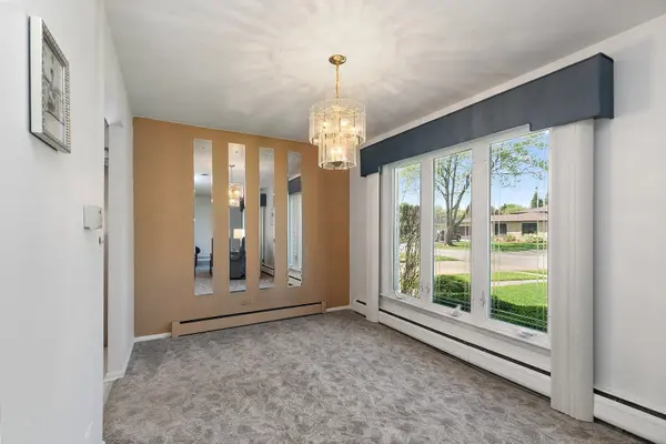 1825 W Pheasant TRL, Mount Prospect, IL 60056