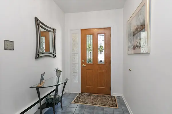 1825 W Pheasant TRL, Mount Prospect, IL 60056
