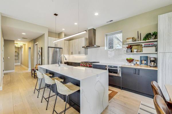 1533 W Superior ST #2, Chicago, IL 60642