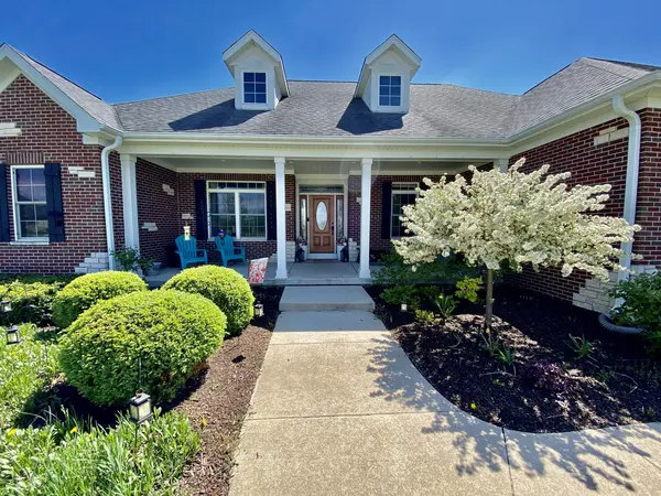 300 Merry Oaks DR, Sycamore, IL 60178