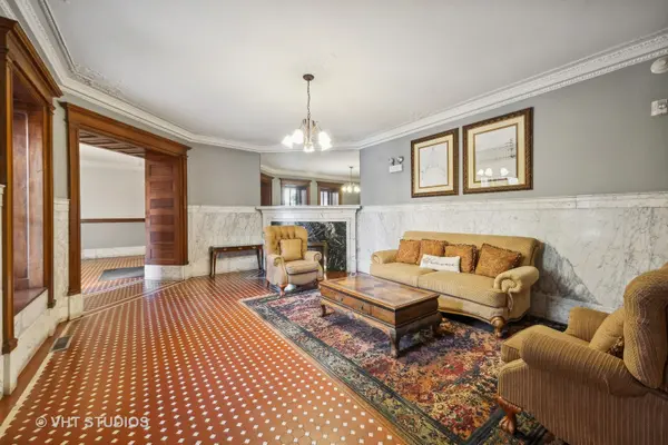 559 W Surf ST #909, Chicago, IL 60657