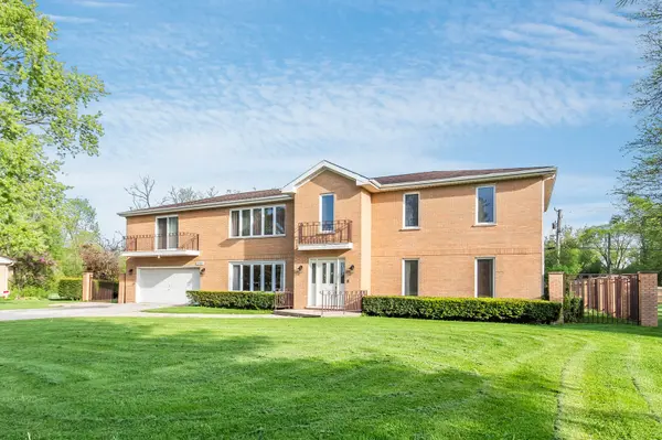 10901 Jann CT, La Grange Highlands, IL 60525
