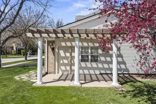 1354 Royal Oak LN, Lake In The Hills, IL 60156