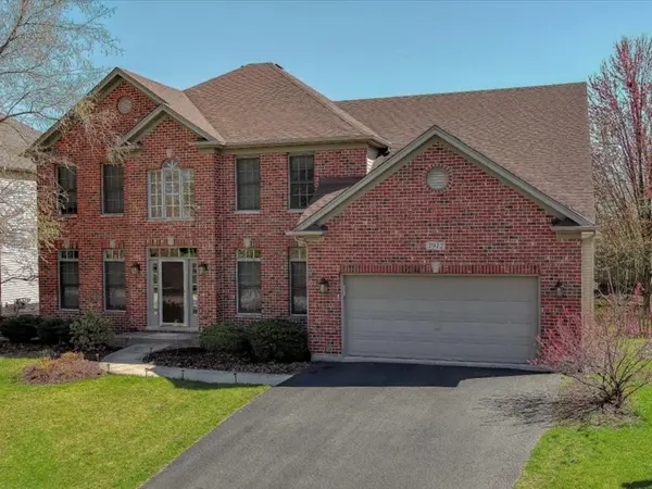 3912 Bluejay LN, Naperville, IL 60564