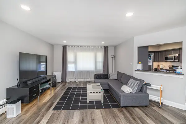 1111 E Algonquin RD #11, Arlington Heights, IL 60005