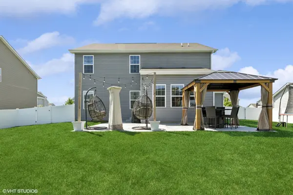 855 Sunburst LN, Gilberts, IL 60136