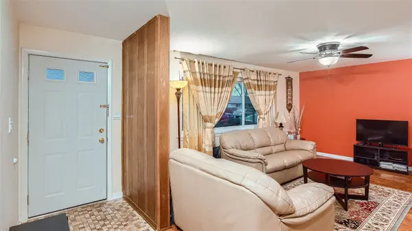 825 Valley Stream DR #A, Wheeling, IL 60090