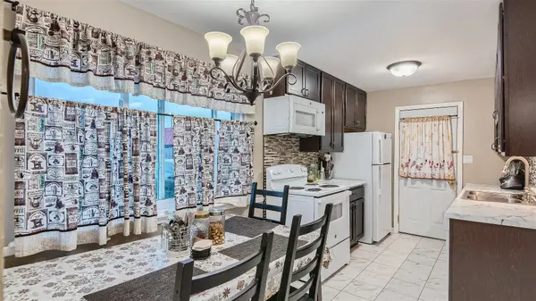 825 Valley Stream DR #A, Wheeling, IL 60090