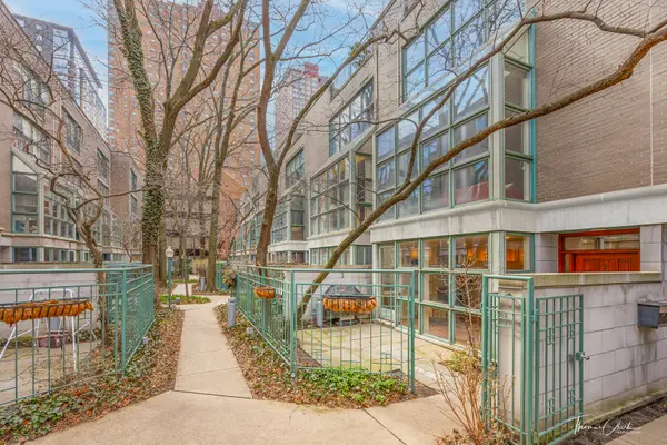 107 W Delaware PL #B, Chicago, IL 60610