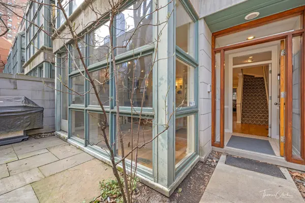 107 W Delaware PL #B, Chicago, IL 60610