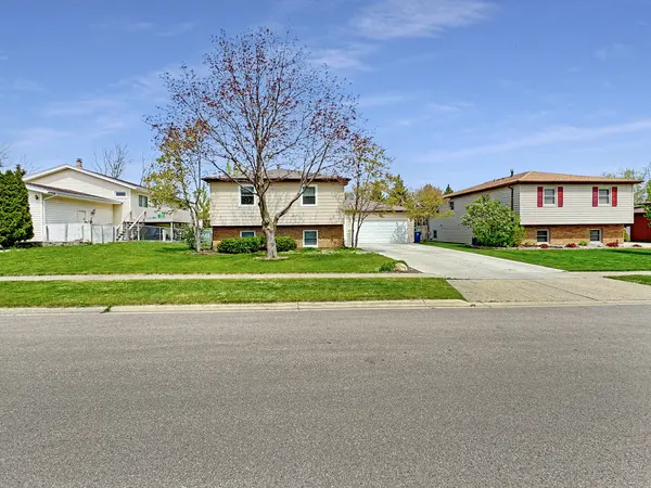 766 Michigan AVE, South Elgin, IL 60177