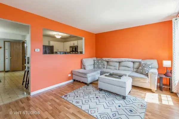 1599 Victoria Park CIR, Aurora, IL 60504