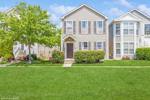 1599 Victoria Park CIR, Aurora, IL 60504
