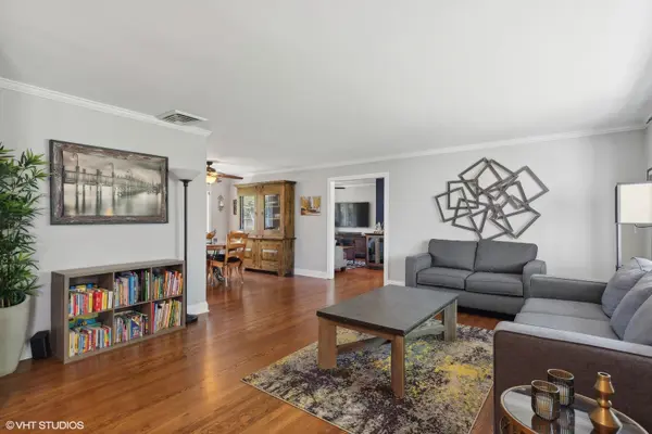 3530 Carol LN, Northbrook, IL 60062