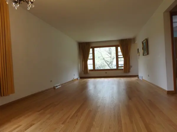1404 W Vine ST, Arlington Heights, IL 60005