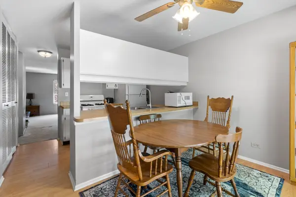 26 Hickory LN #26, Cary, IL 60013