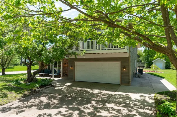 678 Exmoor CT, Crystal Lake, IL 60014