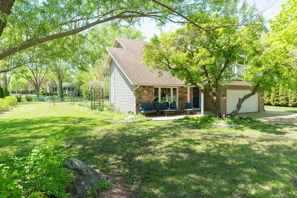 678 Exmoor CT, Crystal Lake, IL 60014