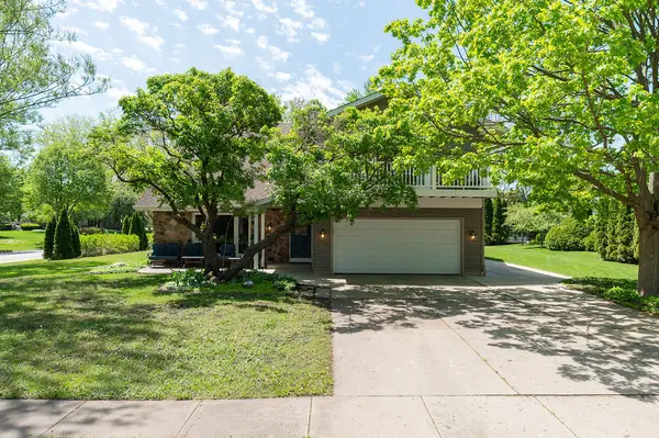 678 Exmoor CT, Crystal Lake, IL 60014