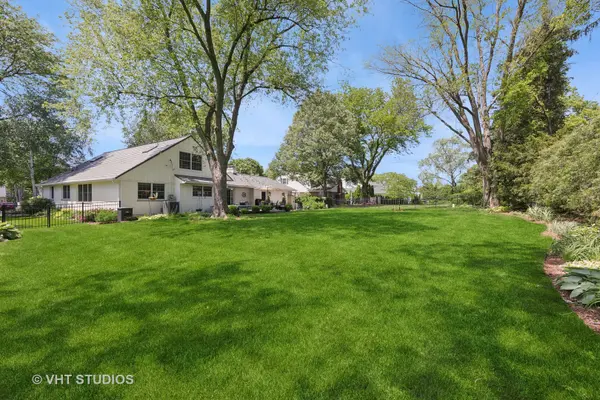1305 Gamon RD, Wheaton, IL 60189