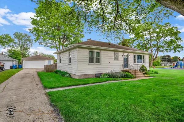 2212 Lynwood ST, Crest Hill, IL 60403