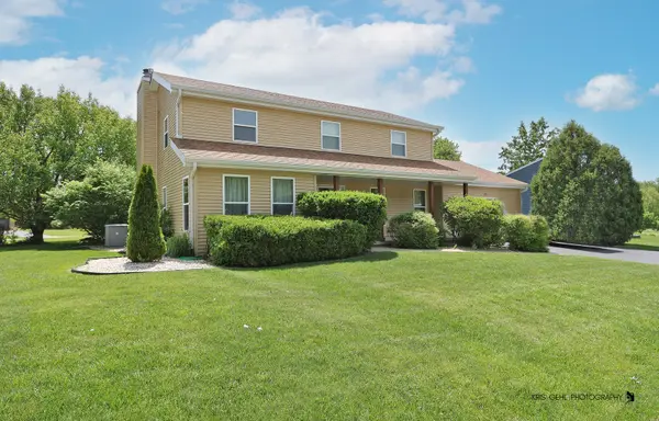 575 Waterford DR, Lindenhurst, IL 60046