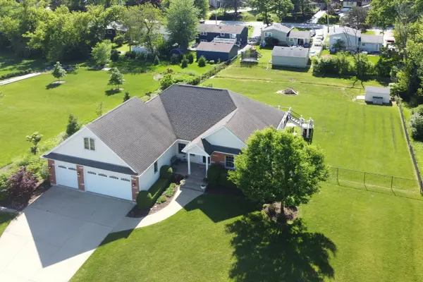 300 Abbey LN, Antioch, IL 60002