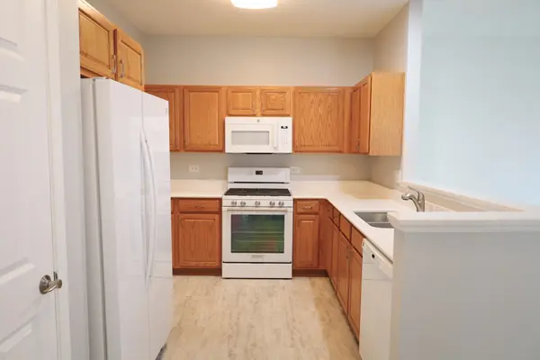 13046 PENNSYLVANIA AVE #1304, Huntley, IL 60142