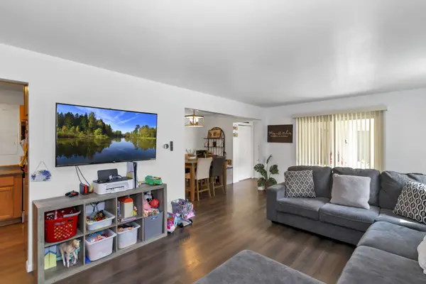 1760 Sessions Walk #B, Hoffman Estates, IL 60169