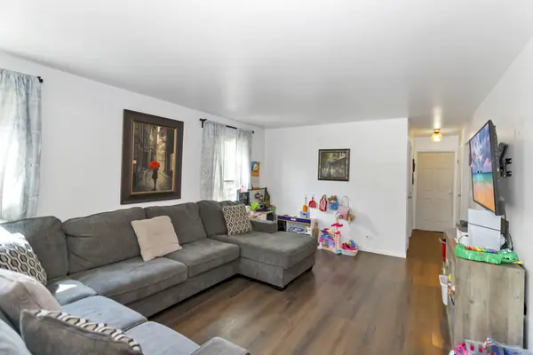 1760 Sessions Walk #B, Hoffman Estates, IL 60169