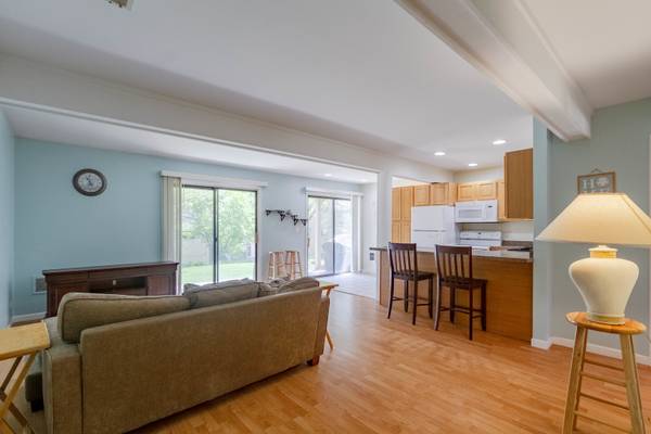 48 Oak Hill Colony #4, Fox Lake, IL 60020