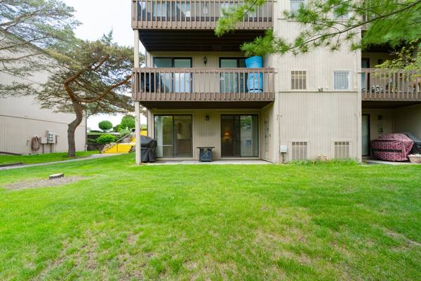48 Oak Hill Colony #4, Fox Lake, IL 60020