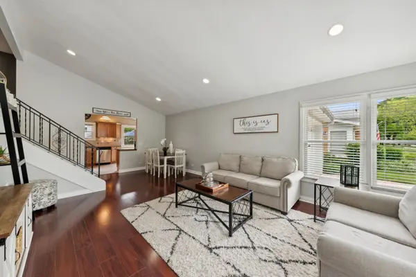 320 N Stratford RD, Arlington Heights, IL 60004