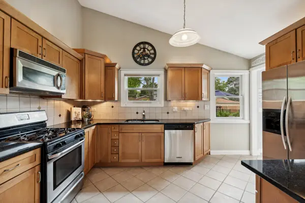 320 N Stratford RD, Arlington Heights, IL 60004