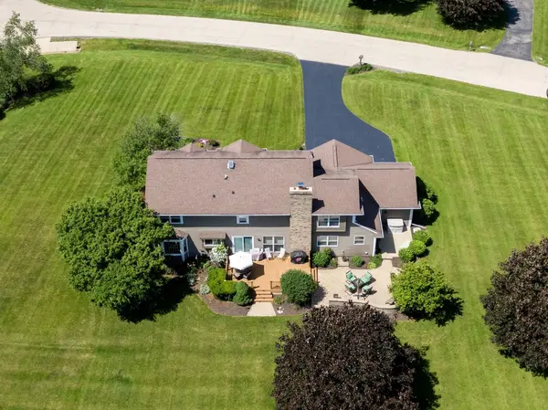 3703 Spy Glass Ridge RD, Crystal Lake, IL 60012
