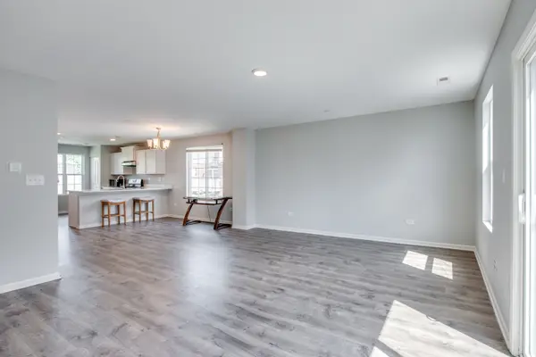 907 Bradford DR, Naperville, IL 60563