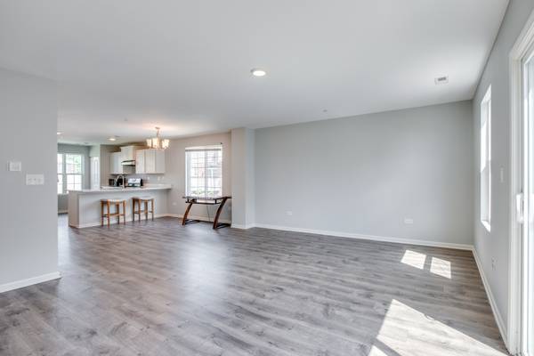907 Bradford DR, Naperville, IL 60563