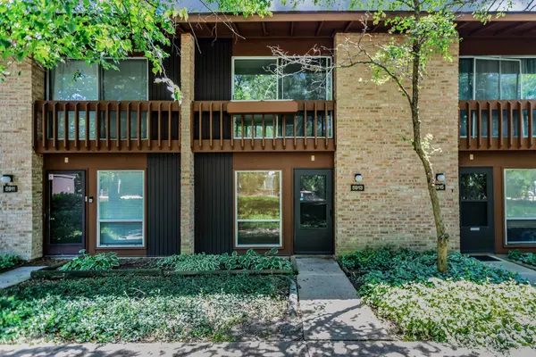 5913 Meadow DR #155-G, Lisle, IL 60532