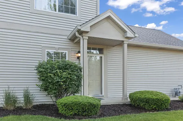 1600 Fredericksburg LN, Aurora, IL 60503