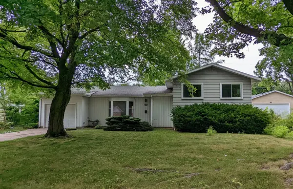 904 E Sunnycrest DR, Urbana, IL 61801