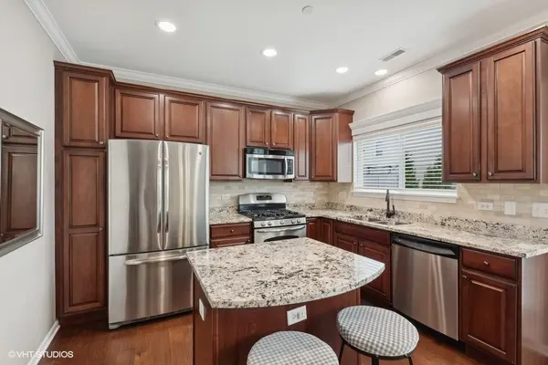 60 N Dryden PL, Arlington Heights, IL 60004