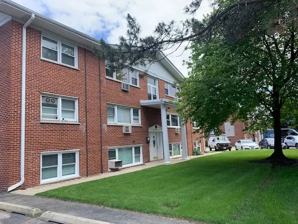 10122 Hartford CT #2B, Schiller Park, IL 60176