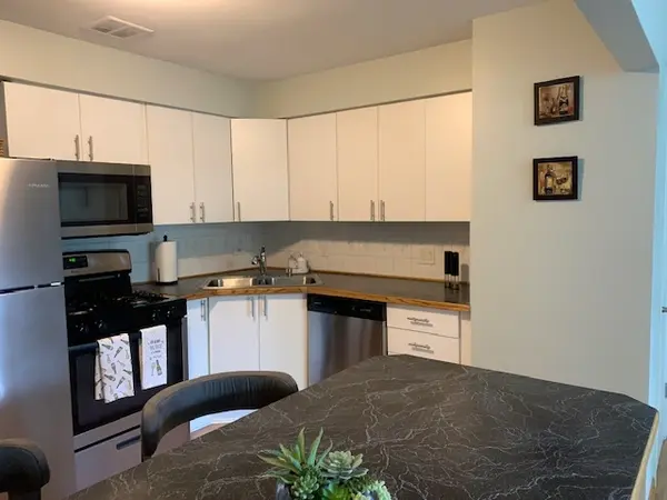 10122 Hartford CT #2B, Schiller Park, IL 60176