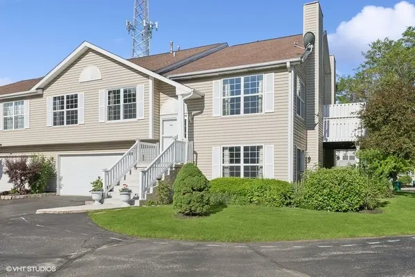 1026 Castleshire DR #3-C, Woodstock, IL 60098