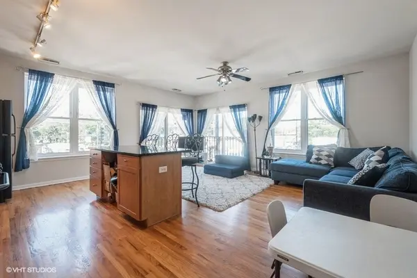 7554 N California AVE #203, Chicago, IL 60645