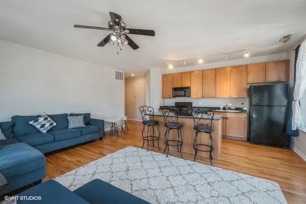7554 N California AVE #203, Chicago, IL 60645