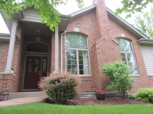 442 Linden CIR, Beecher, IL 60401