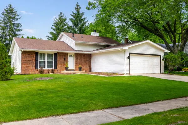 1365 Sunnybrook DR, Naperville, IL 60540